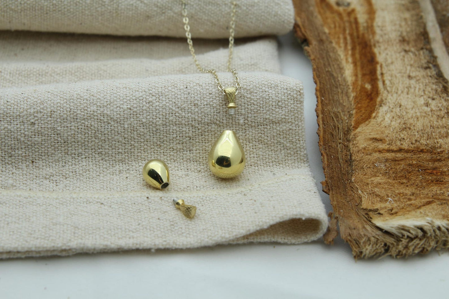 Elegant Teardrop Memorial Urn Necklace – 925 Sterling Silver Keepsake Pendant with Engraving Option (3 Sizes)