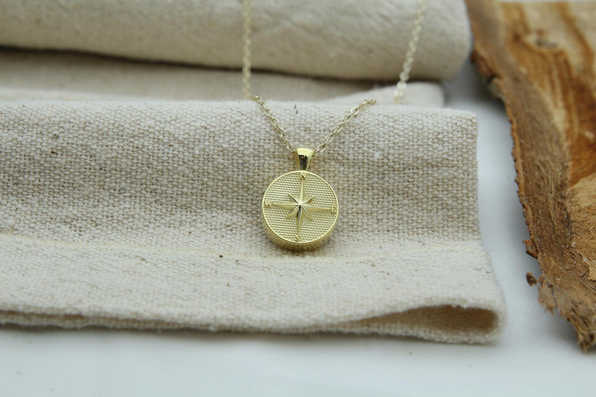 Guiding Star Compass Urn Necklace – 925 Sterling Silver Engravable Memorial Ash Pendant (15 mm)
