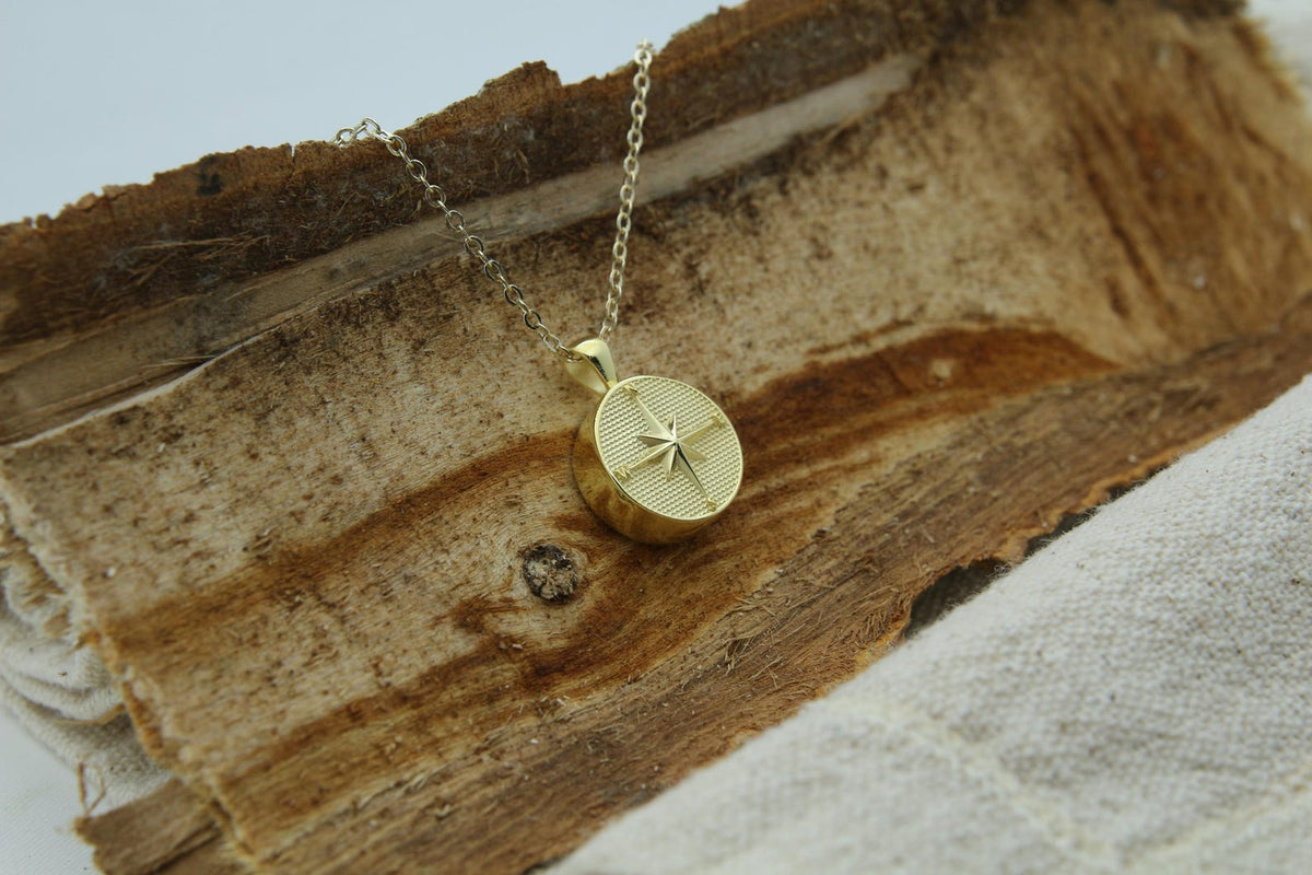 Guiding Star Compass Urn Necklace – 925 Sterling Silver Engravable Memorial Ash Pendant (15 mm)
