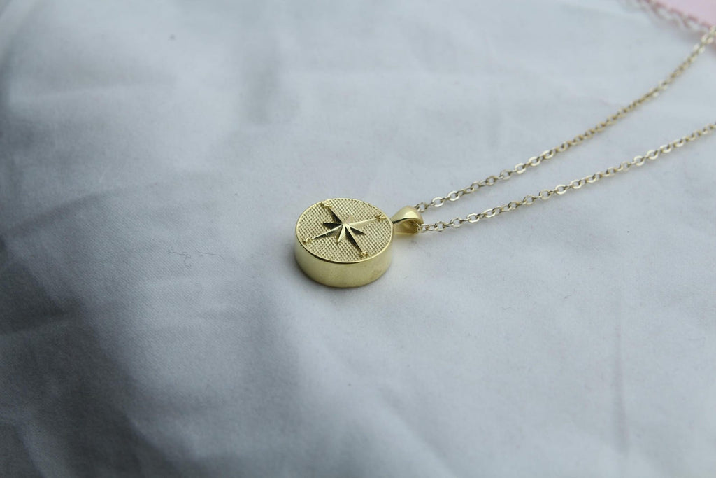 Guiding Star Compass Urn Necklace – 925 Sterling Silver Engravable Memorial Ash Pendant (15 mm)