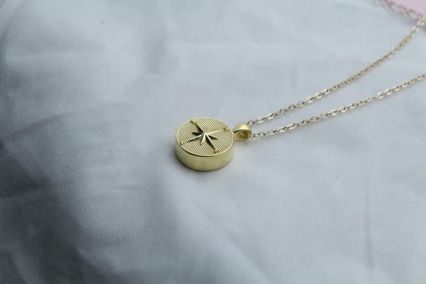 Guiding Star Compass Urn Necklace – 925 Sterling Silver Engravable Memorial Ash Pendant (15 mm)