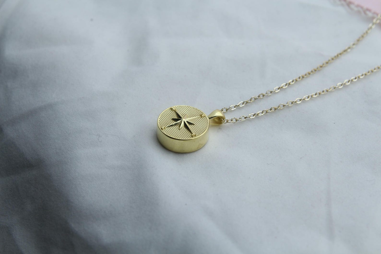Guiding Star Compass Urn Necklace – 925 Sterling Silver Engravable Memorial Ash Pendant (15 mm)