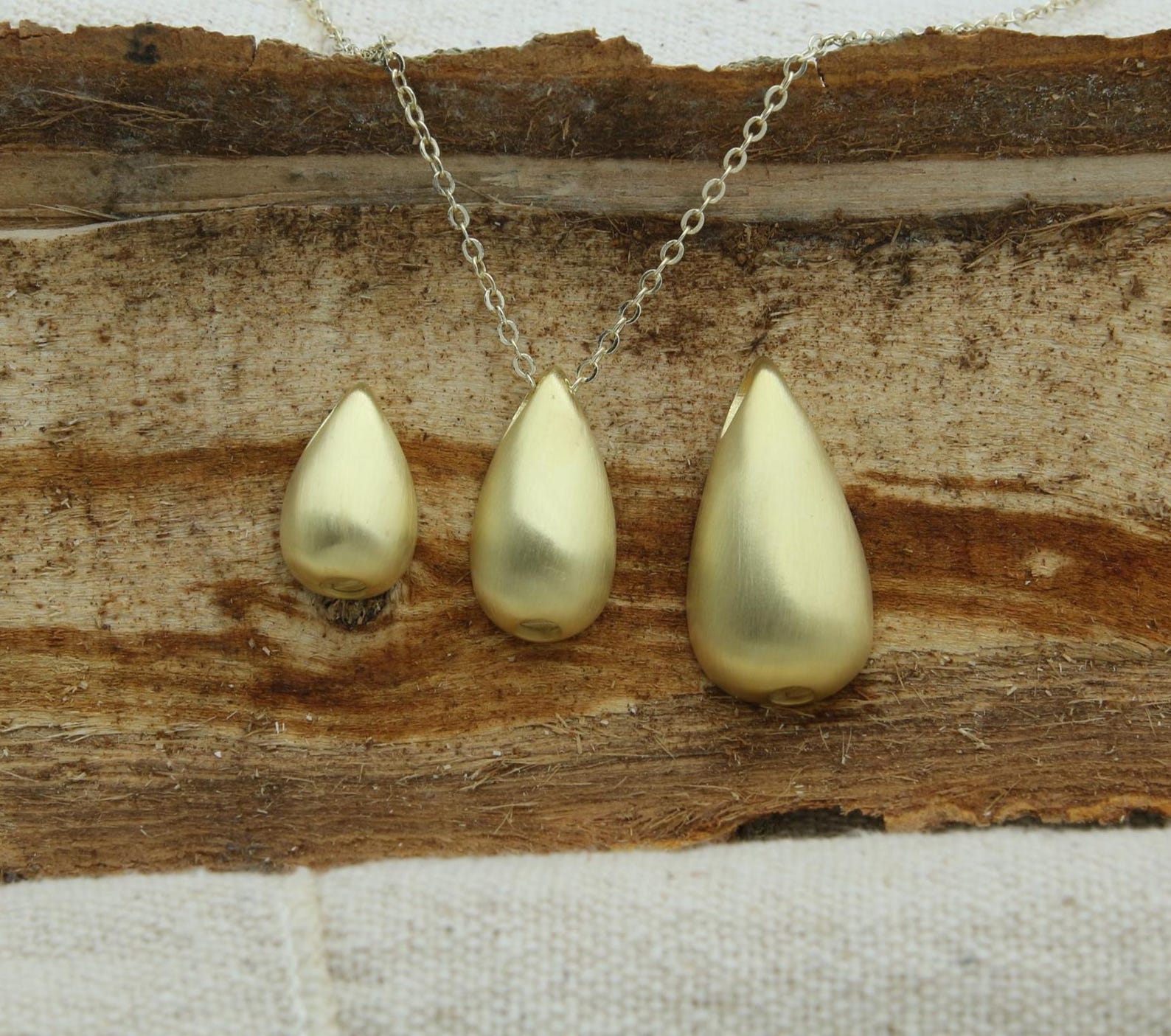 Elegant Teardrop Memorial Urn Necklace – 925 Sterling Silver Ash Holder Pendant – Custom Engraving Available