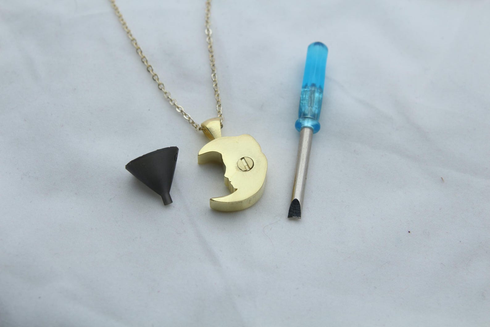 Lunar Goddess Silhouette Urn Necklace – 925 Sterling Silver Memorial Ash Pendant with Optional Engraving (16.5 mm)