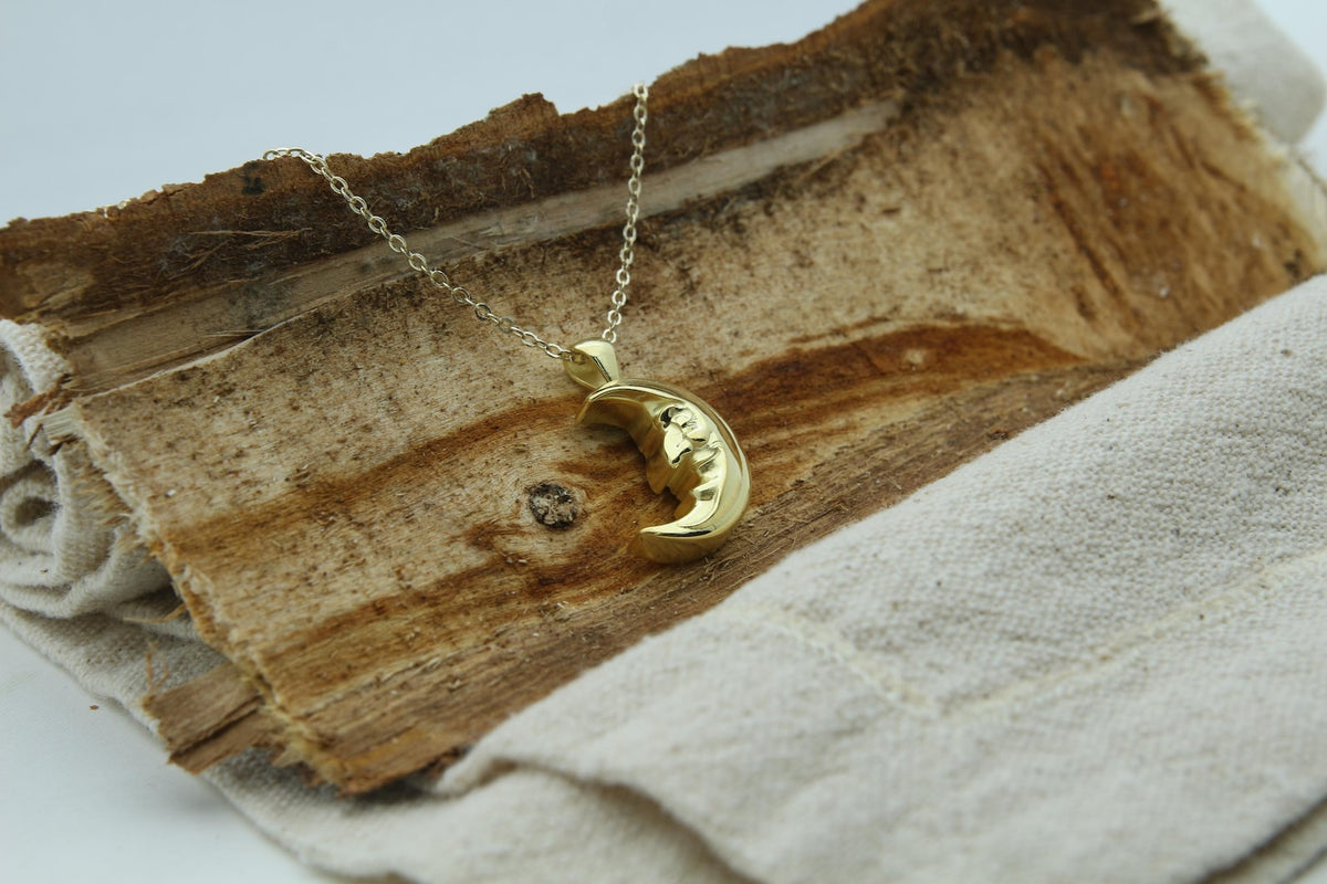 Lunar Muse Memorial Urn Necklace – 925 Sterling Silver Ash Pendant with Optional Engraving (16.5 mm)