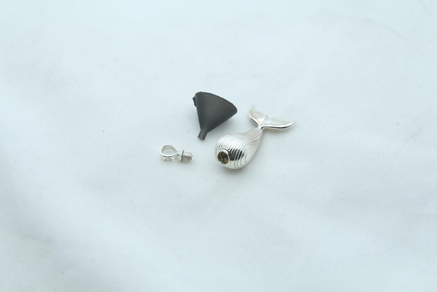 Ocean Guardian Urn Necklace – 925 Sterling Silver Ash Pendant with Optional Engraving (23 mm)