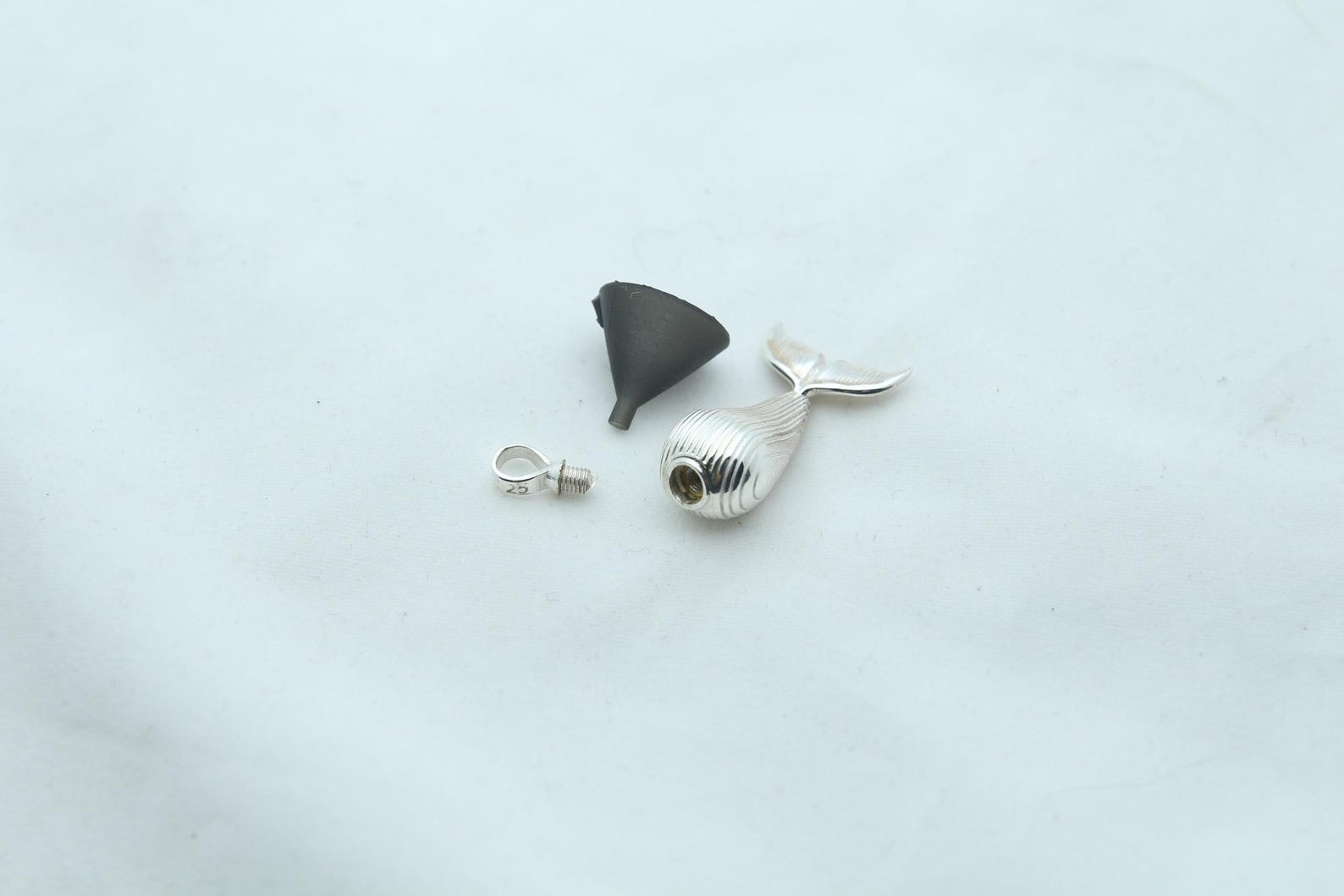 Ocean Guardian Urn Necklace – 925 Sterling Silver Ash Pendant with Optional Engraving (23 mm)