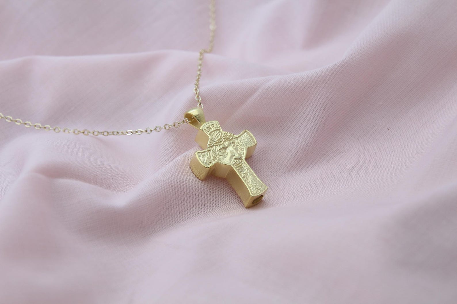 Sacred Cross Jesus Figure Urn Necklace – 925 Sterling Silver Memorial Ash Pendant (24 mm)