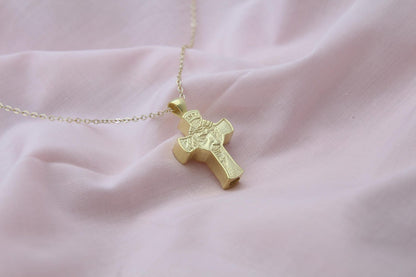 Sacred Cross Jesus Figure Urn Necklace – 925 Sterling Silver Memorial Ash Pendant (24 mm)
