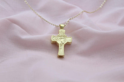 Sacred Cross Jesus Figure Urn Necklace – 925 Sterling Silver Memorial Ash Pendant (24 mm)
