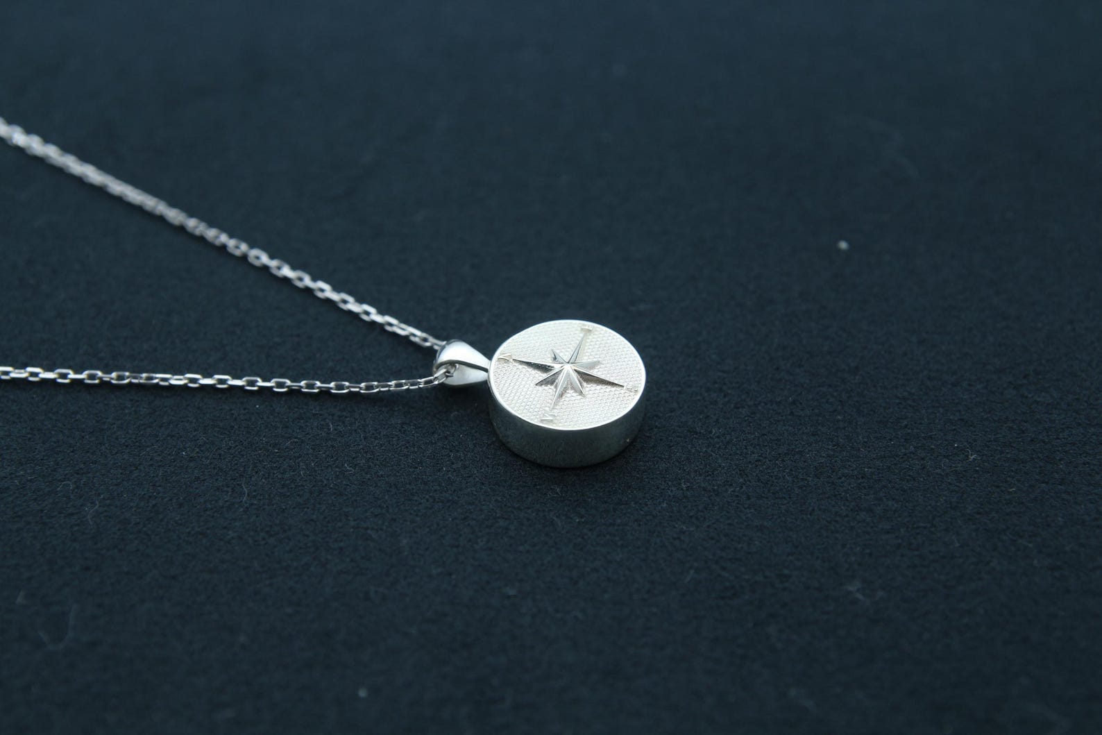 Compass Urn Necklace – 925 Sterling Silver Round Memorial Ash Pendant (15 mm)
