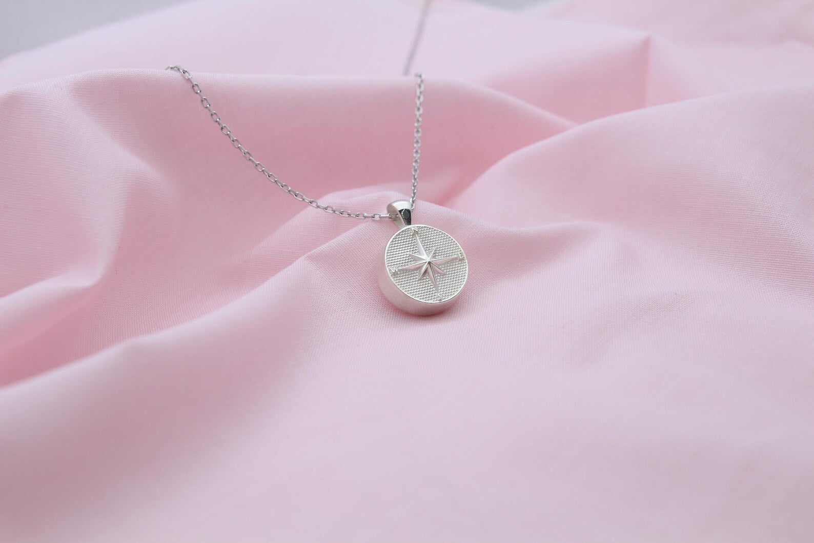 Compass Urn Necklace – 925 Sterling Silver Round Memorial Ash Pendant (15 mm)