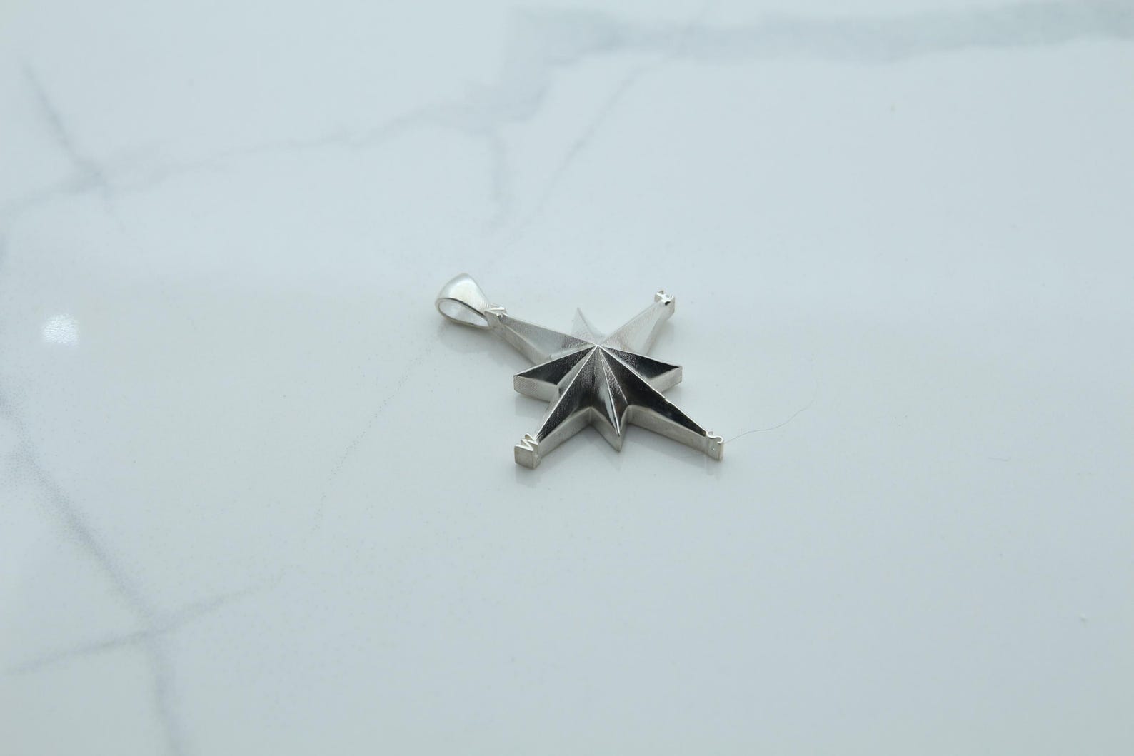 Compass Urn Necklace – 925 Sterling Silver Memorial Ash Pendant (25 mm)