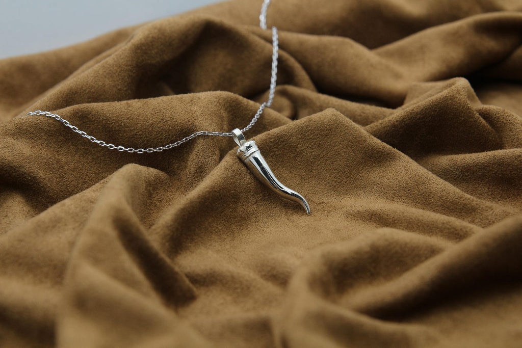 Italian Horn Cornicello Memorial Urn Necklace – 925 Sterling Silver Ash Pendant with Optional Engraving (26 mm)