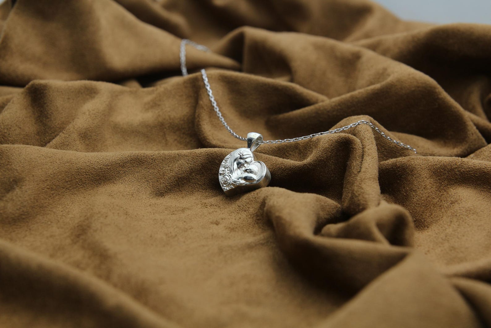 Mother & Child Heart Urn Necklace – 925 Sterling Silver Memorial Ash Pendant (16 mm)