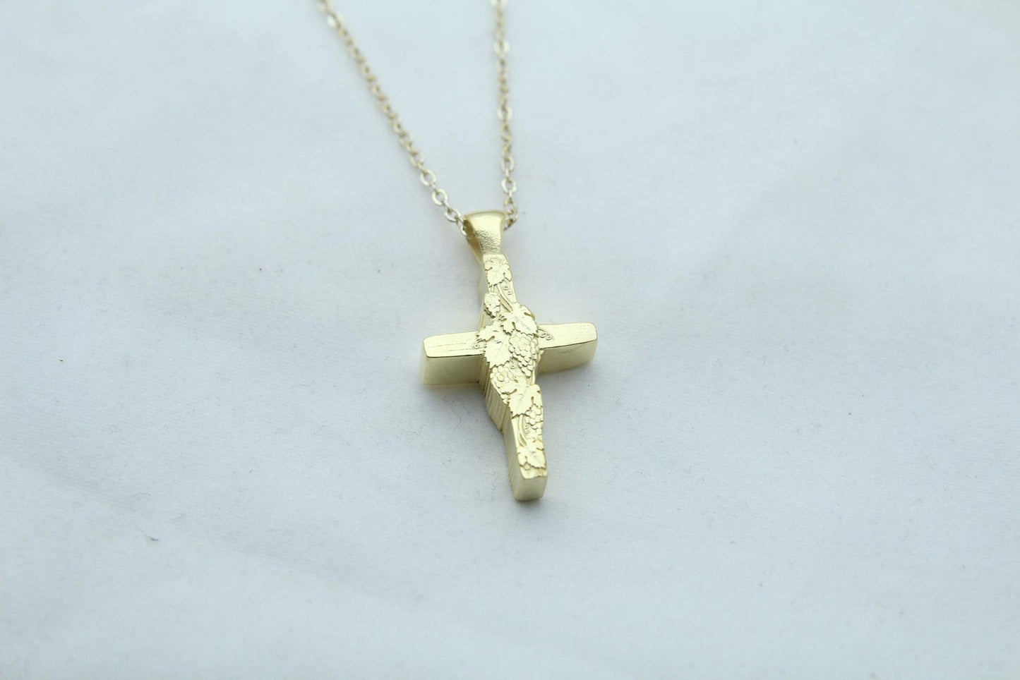 Grapevine Heritage Cross Urn Necklace – 925 Sterling Silver Ash Pendant with Optional Engraving (24 mm)