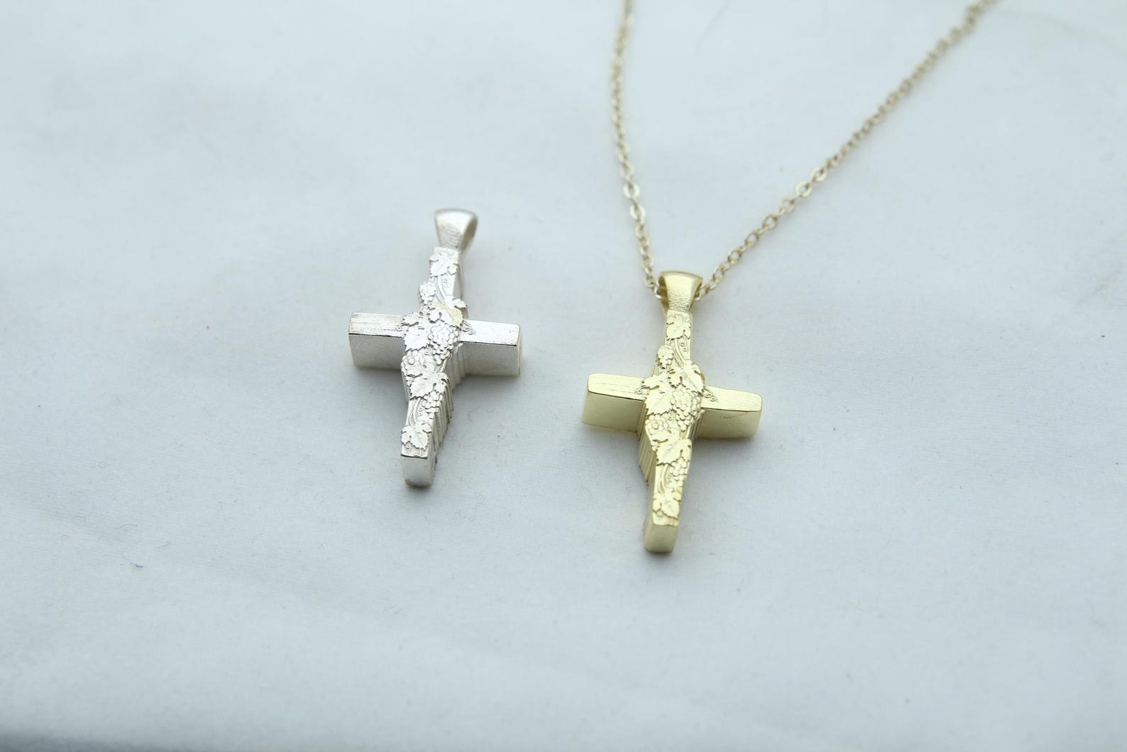 Vine Cross Memorial Urn Necklace – 925 Sterling Silver Grape Motif Ash Pendant with Optional Engraving (24 mm)
