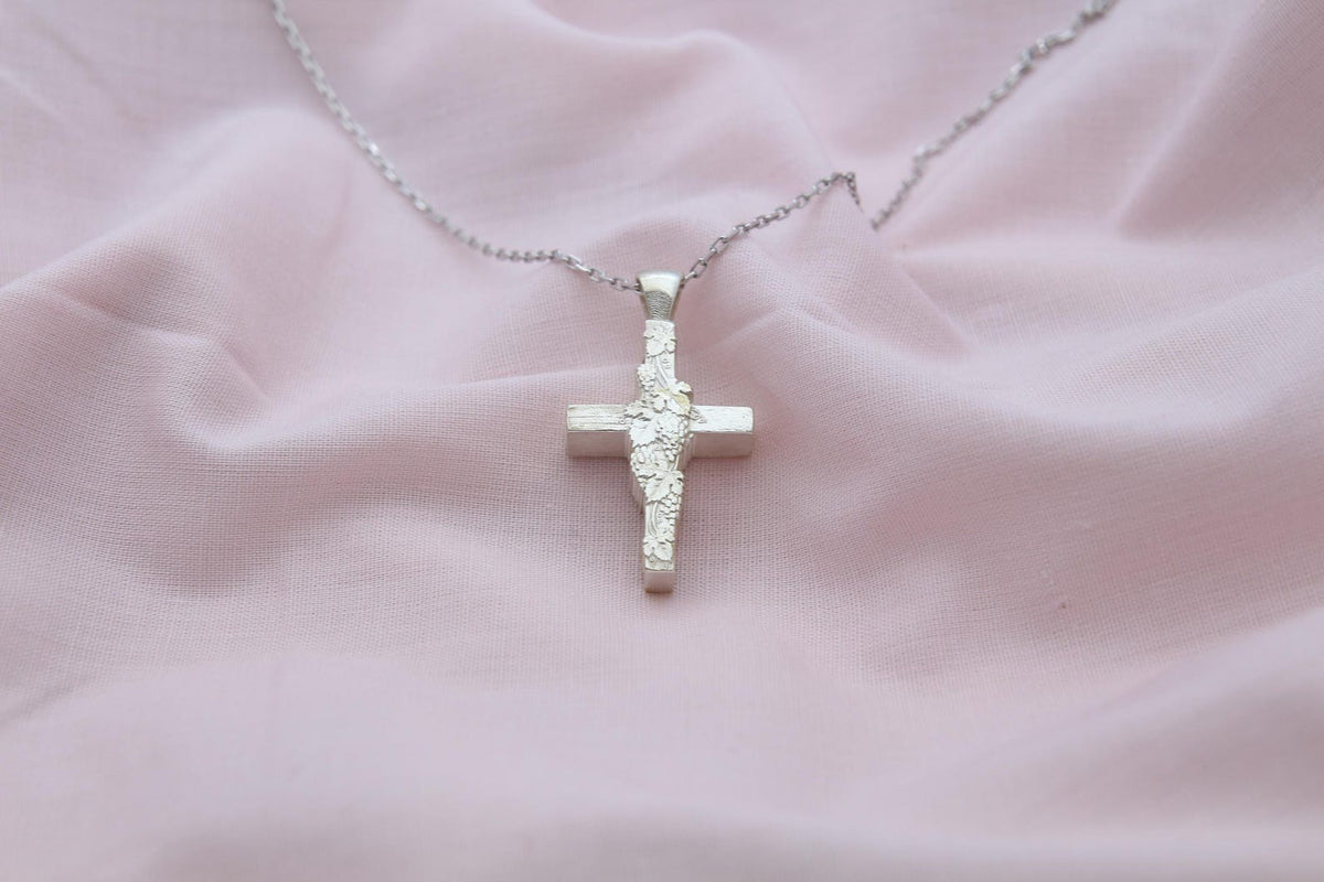 Vine Cross Memorial Urn Necklace – 925 Sterling Silver Grape Motif Ash Pendant with Optional Engraving (24 mm)