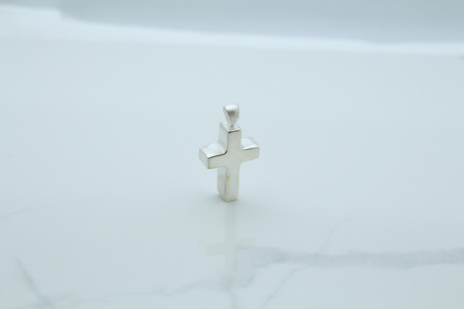 Cross Urn Necklace – 925 Sterling Silver Memorial Ash Pendant with Optional Engraving
