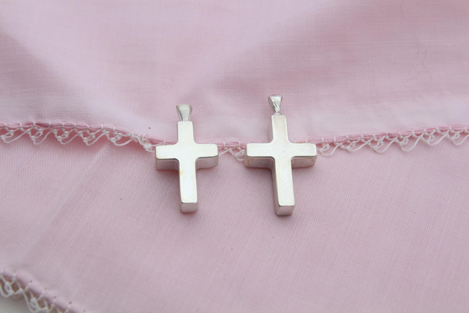 Cross Urn Necklace – 925 Sterling Silver Memorial Ash Pendant with Optional Engraving