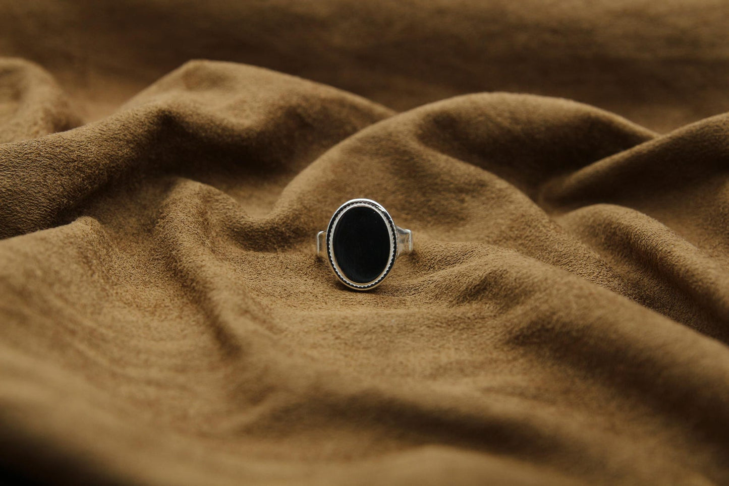 Unisex Oval Urn Ring – 925 Sterling Silver Memorial Ash Ring (15 × 12 mm)