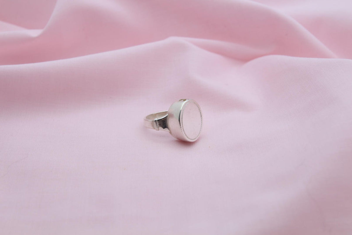 Unisex Oval Urn Ring – 925 Sterling Silver Memorial Ash Ring (15 × 12 mm)