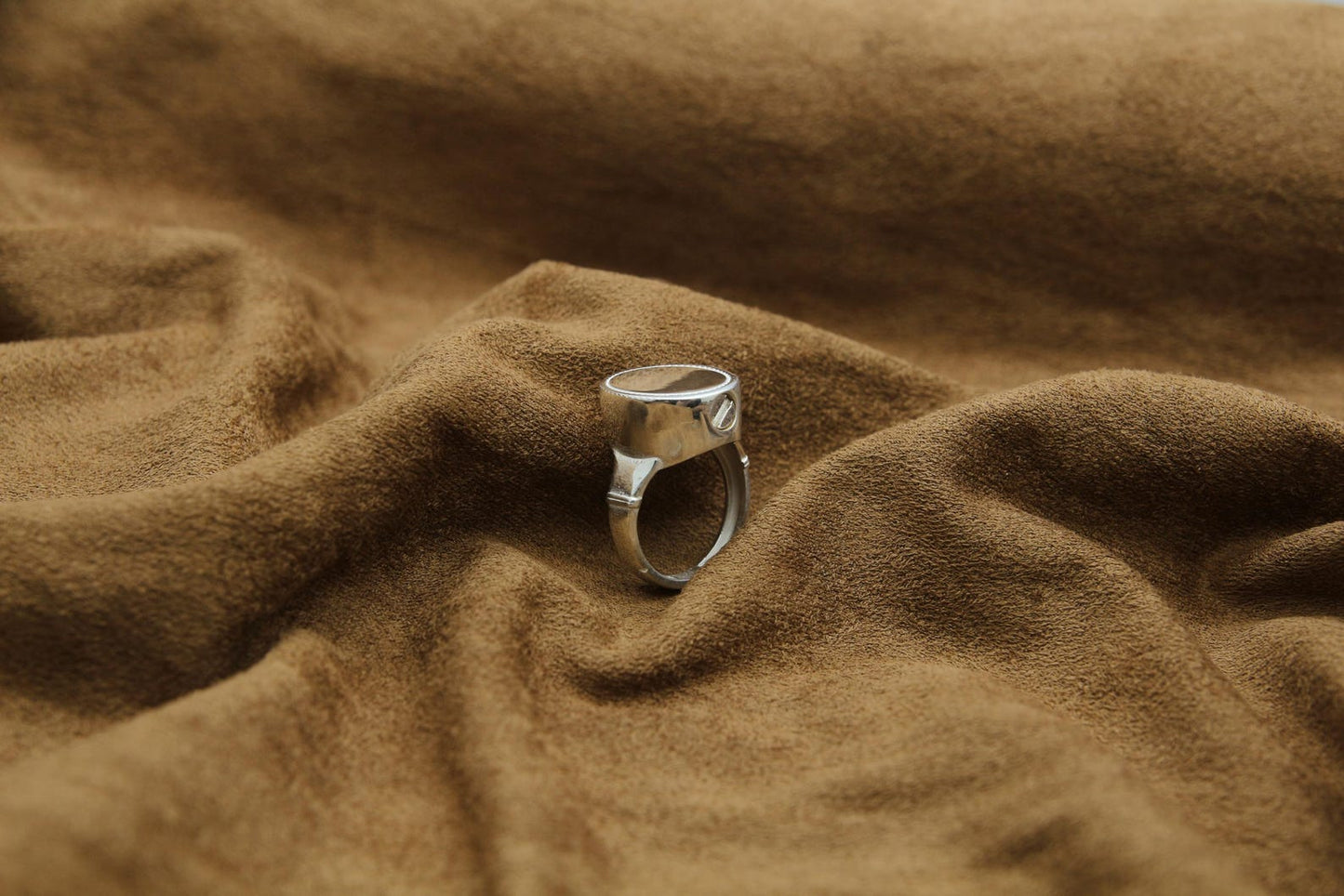 Unisex Oval Urn Ring – 925 Sterling Silver Memorial Ash Ring (15 × 12 mm)