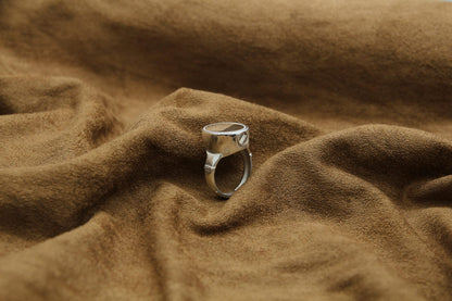 Unisex Oval Urn Ring – 925 Sterling Silver Memorial Ash Ring (15 × 12 mm)