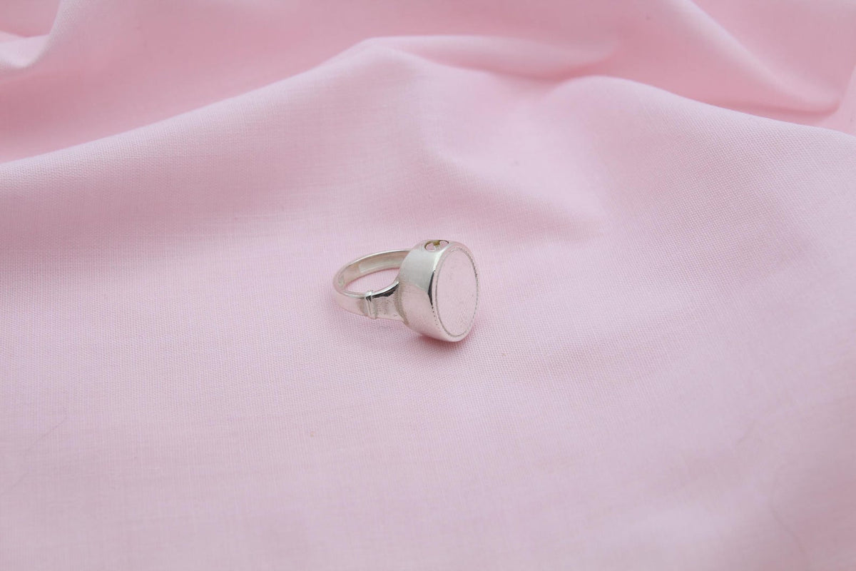 Unisex Oval Urn Ring – 925 Sterling Silver Memorial Ash Ring (15 × 12 mm)
