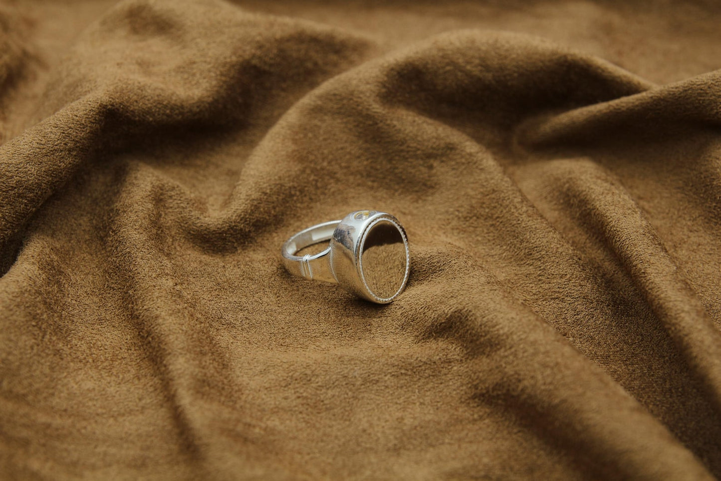Unisex Oval Urn Ring – 925 Sterling Silver Memorial Ash Ring (15 × 12 mm)