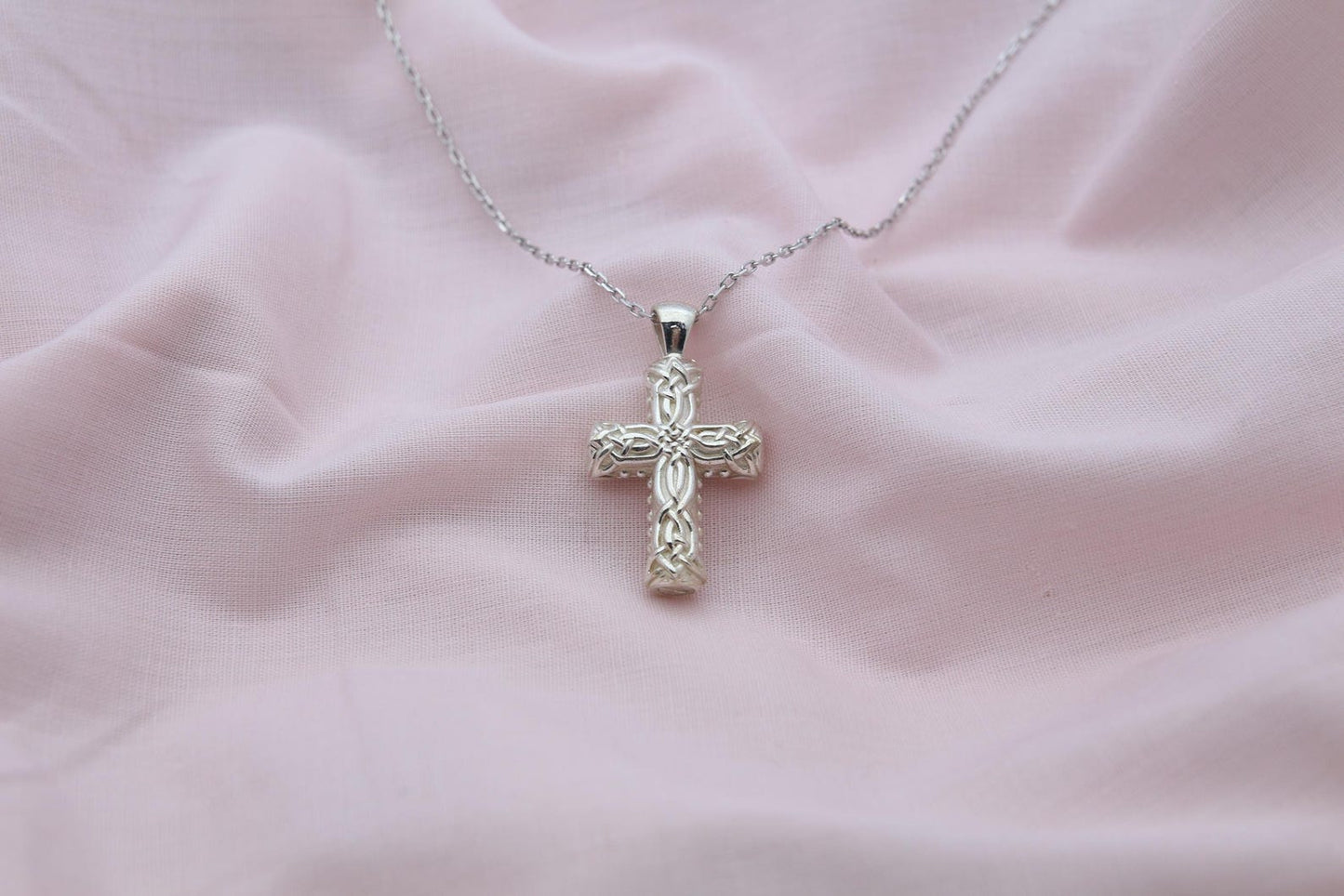 Celtic Cross Heritage Urn Necklace – 925 Sterling Silver Memorial Ash Pendant (24 mm)