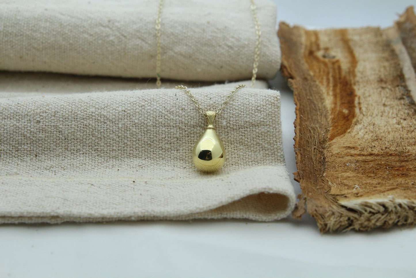 Elegant Teardrop Memorial Urn Necklace – 925 Sterling Silver Keepsake Pendant with Engraving Option (3 Sizes)