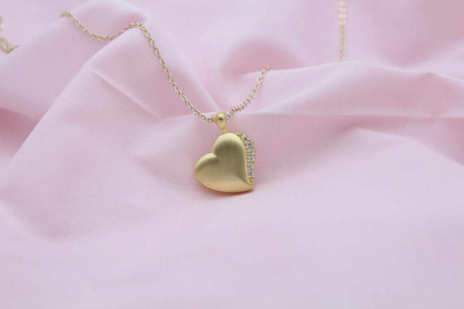 Sparkling Heart Urn Necklace with Zircon Stone – Personalized Engraving Option – 925 Sterling Silver Memorial Pendant (15 mm)