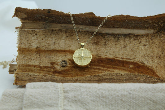 Guiding Star Compass Urn Necklace – 925 Sterling Silver Engravable Memorial Ash Pendant (15 mm)