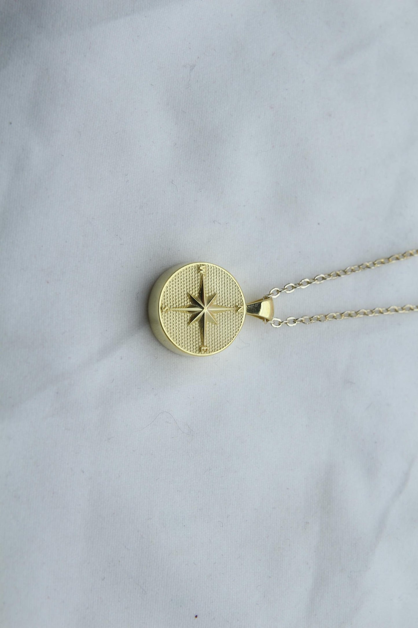 Guiding Star Compass Urn Necklace – 925 Sterling Silver Engravable Memorial Ash Pendant (15 mm)