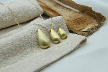 Elegant Teardrop Memorial Urn Necklace – 925 Sterling Silver Ash Holder Pendant – Custom Engraving Available
