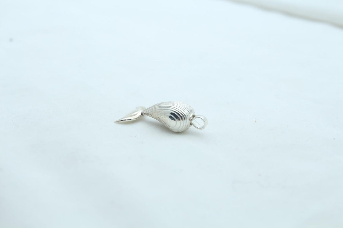 Ocean Guardian Urn Necklace – 925 Sterling Silver Ash Pendant with Optional Engraving (23 mm)