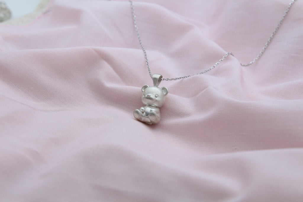 Bear Spirit Urn Necklace – 925 Sterling Silver Memorial Ash Pendant (18 mm)
