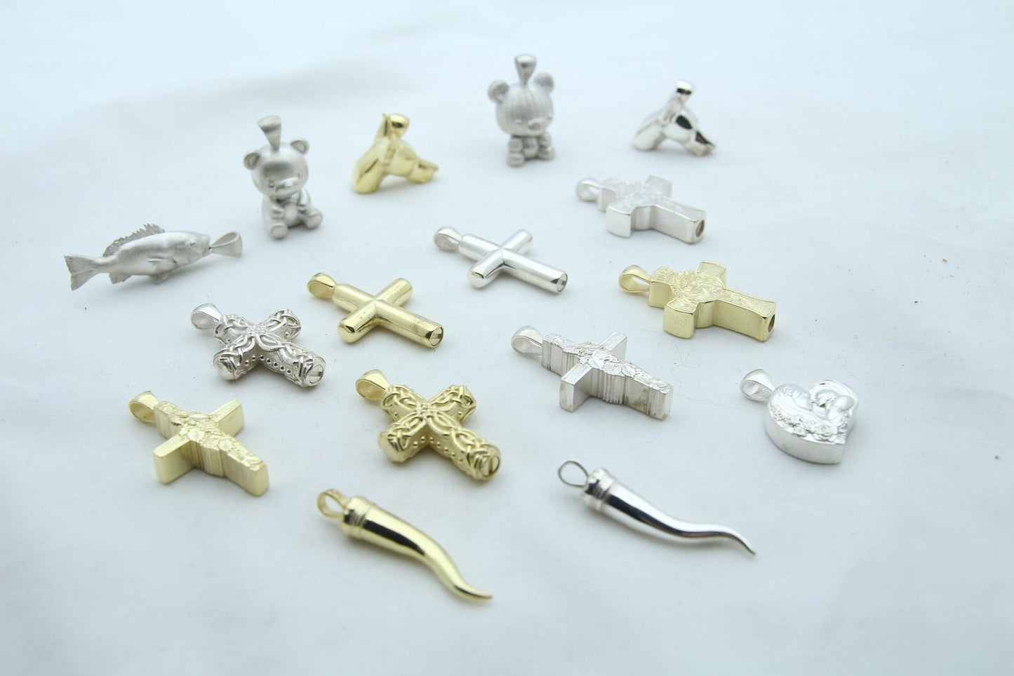 Vine Cross Memorial Urn Necklace – 925 Sterling Silver Grape Motif Ash Pendant with Optional Engraving (24 mm)