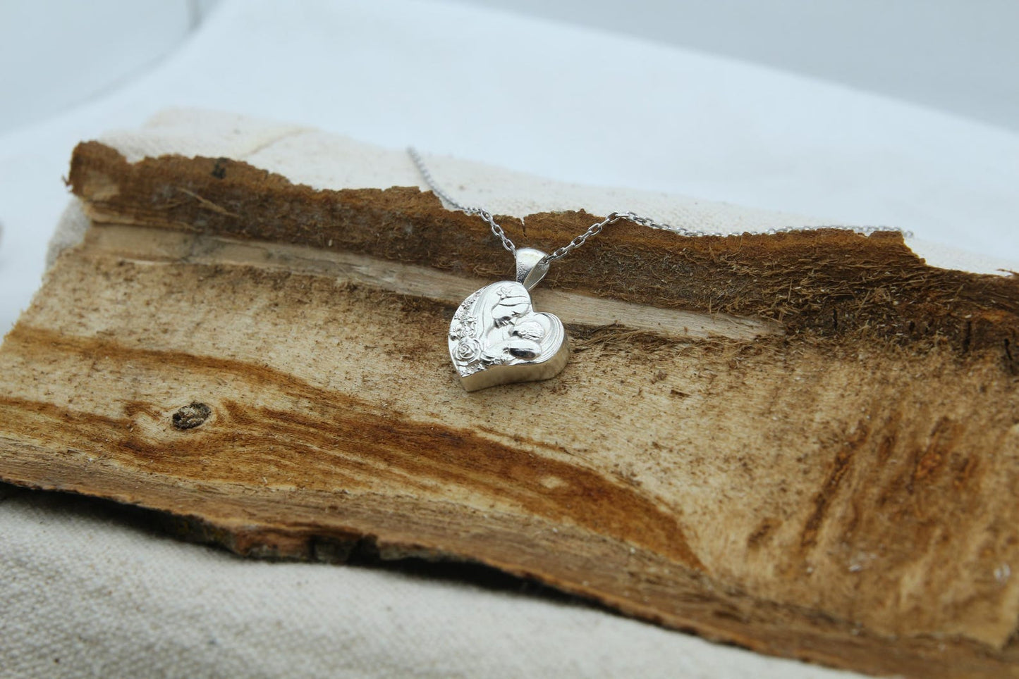 Mother & Child Heart Urn Necklace – 925 Sterling Silver Memorial Ash Pendant (16 mm)