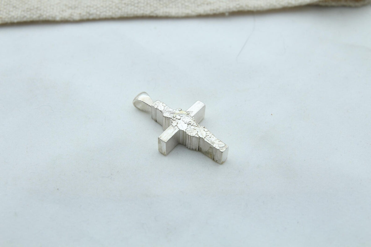 Vine Cross Memorial Urn Necklace – 925 Sterling Silver Grape Motif Ash Pendant with Optional Engraving (24 mm)
