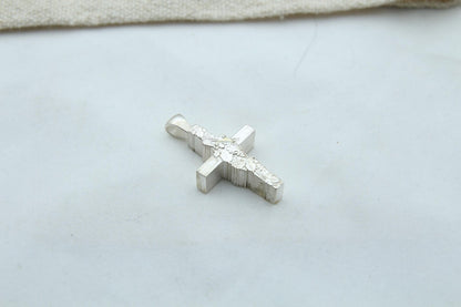 Vine Cross Memorial Urn Necklace – 925 Sterling Silver Grape Motif Ash Pendant with Optional Engraving (24 mm)