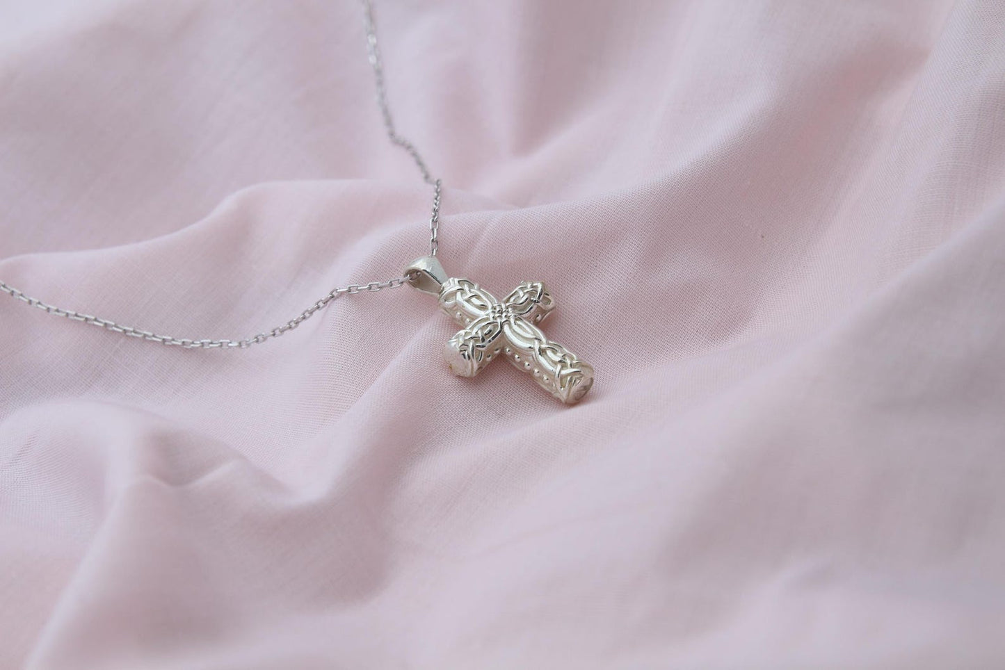 Celtic Cross Heritage Urn Necklace – 925 Sterling Silver Memorial Ash Pendant (24 mm)