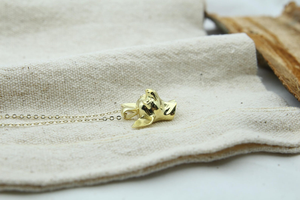Tiny Companion Chihuahua Urn Necklace – 925 Sterling Silver Dog Ash Pendant with Optional Engraving (20 mm)