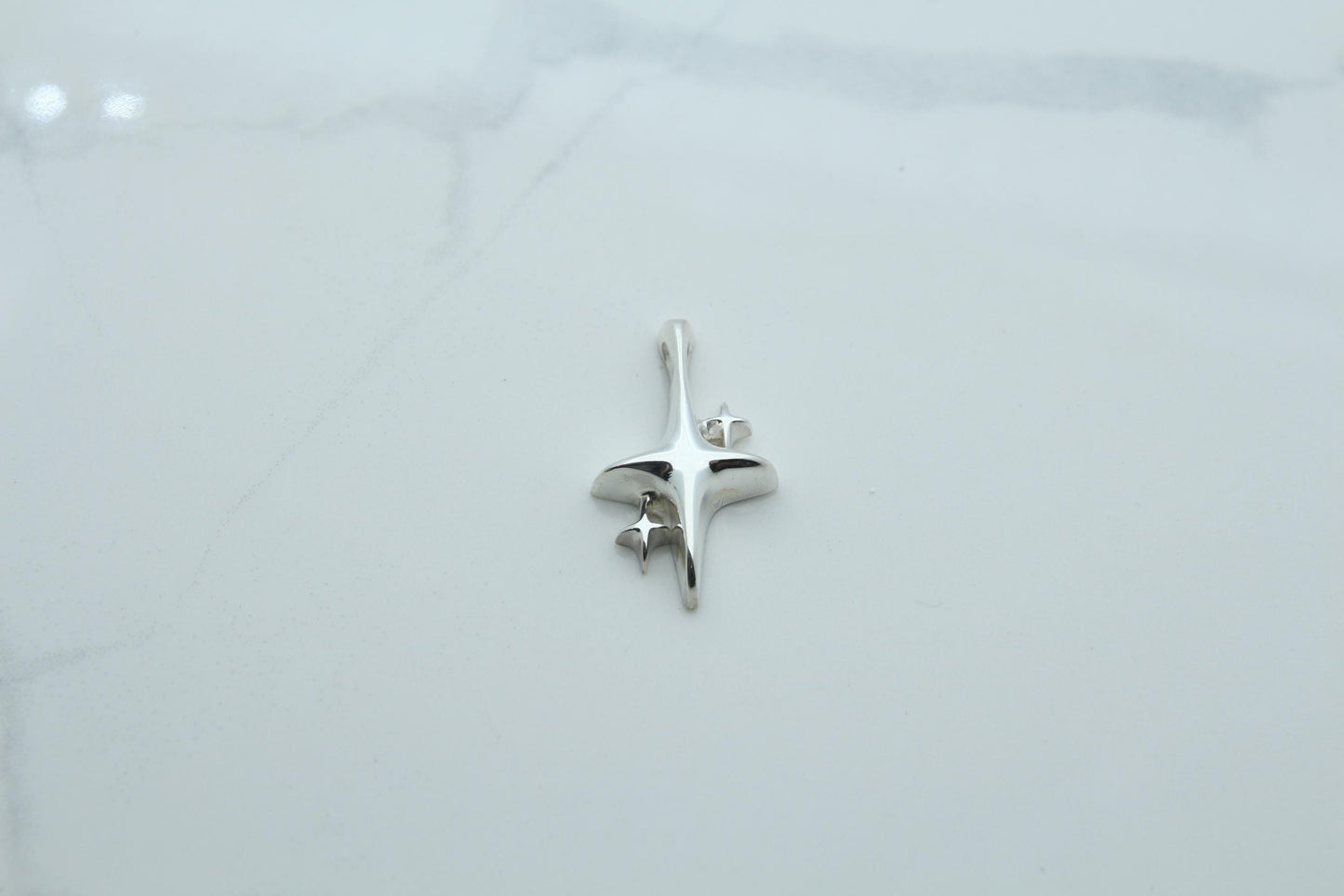 North Star Urn Necklace – 925 Sterling Silver Memorial Ash Pendant (26 mm / 32 mm)