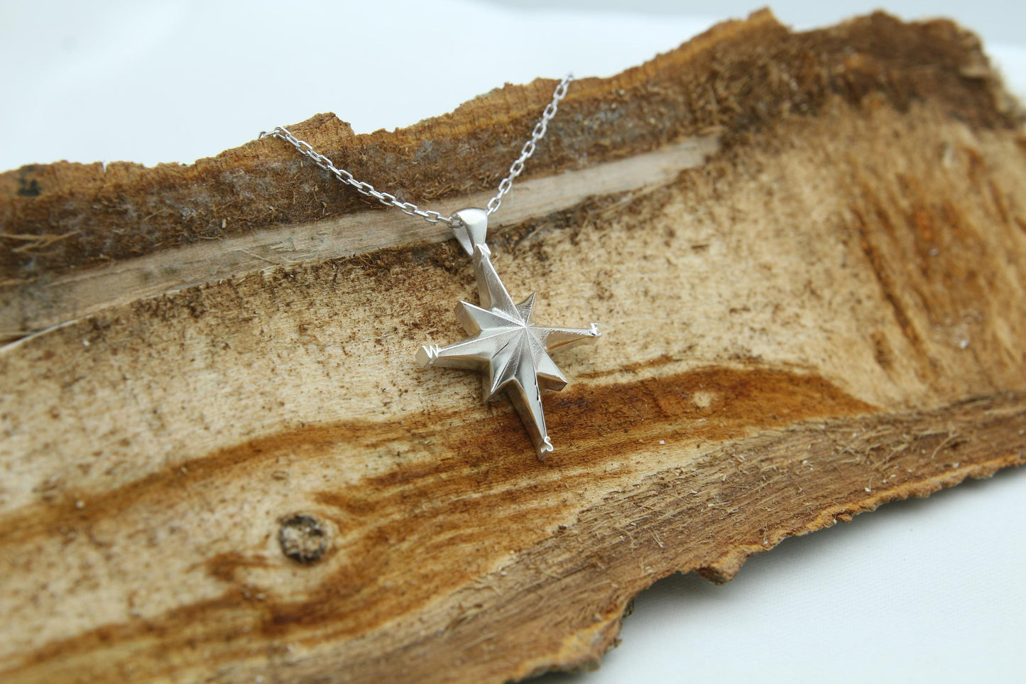 Compass Urn Necklace – 925 Sterling Silver Memorial Ash Pendant (25 mm)