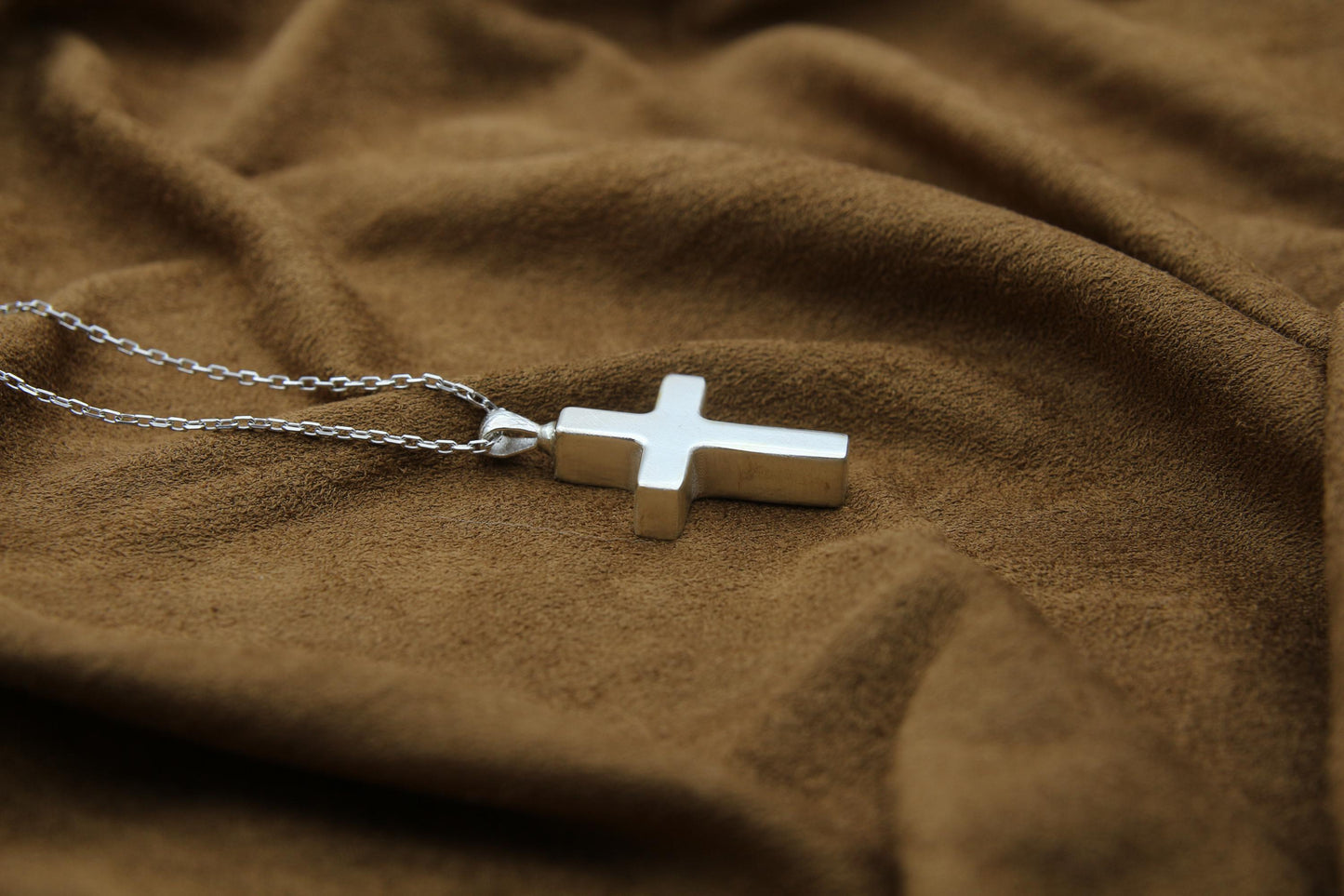 Cross Urn Necklace – 925 Sterling Silver Memorial Ash Pendant with Optional Engraving