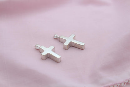 Cross Urn Necklace – 925 Sterling Silver Memorial Ash Pendant with Optional Engraving