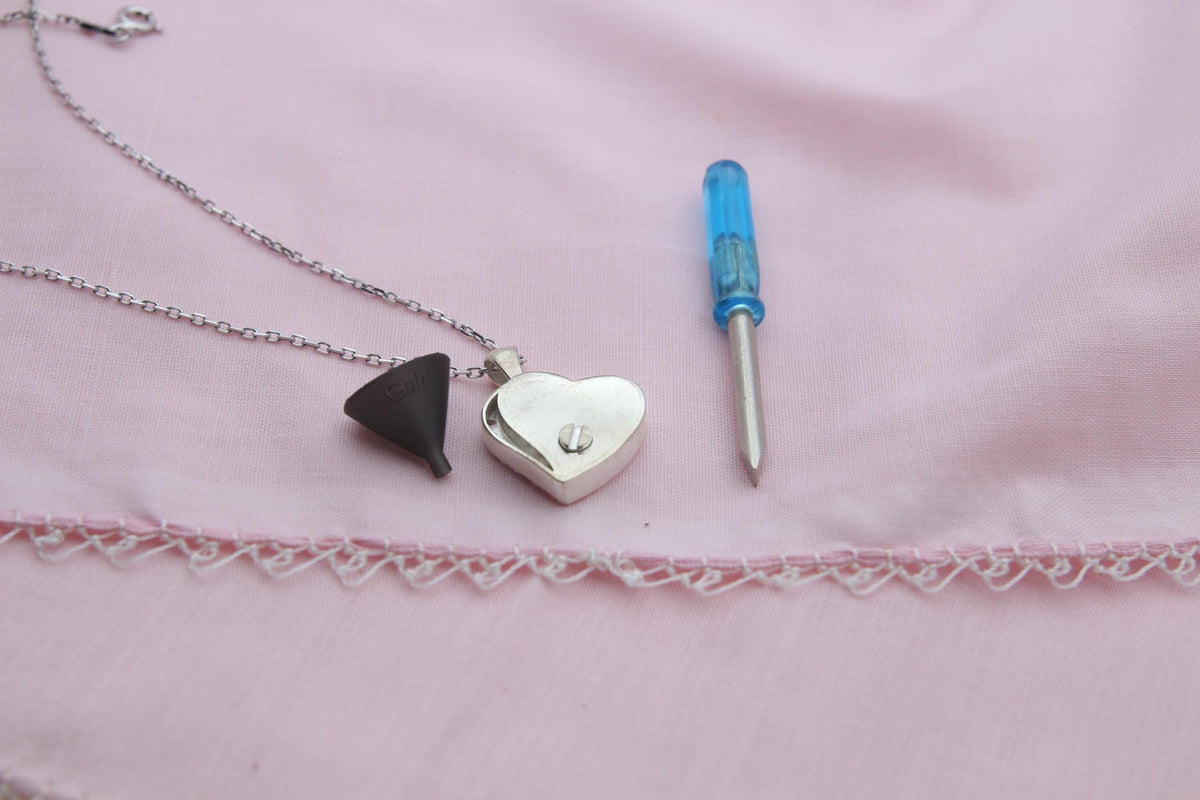 Heart Urn Necklace – 925 Sterling Silver Memorial Ash Pendant (15 mm) – Personalized Engraving Available