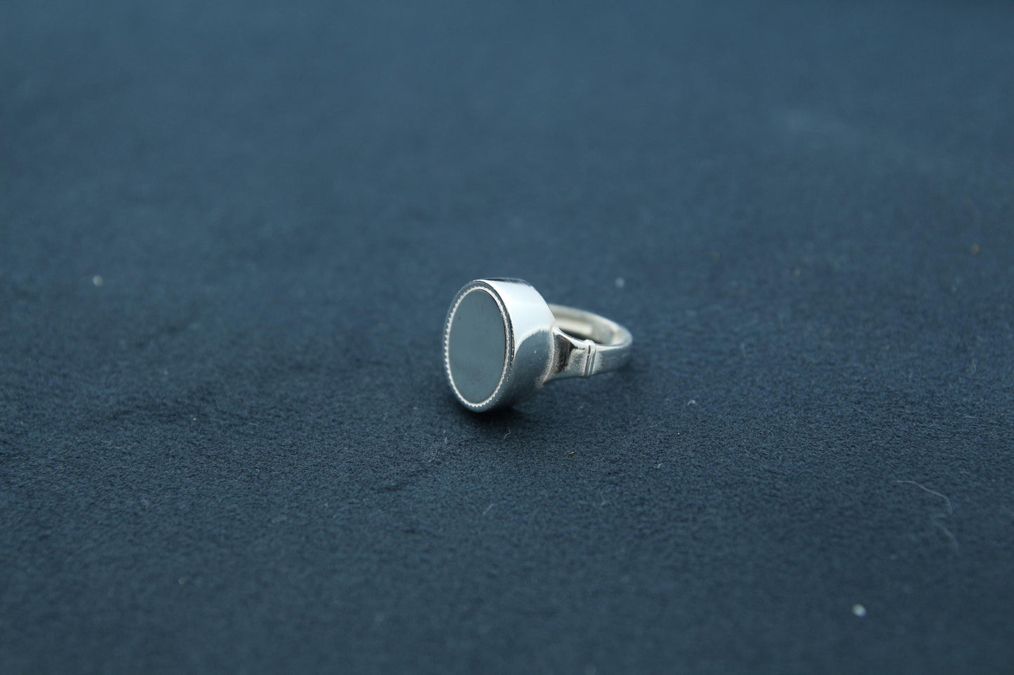 Unisex Oval Urn Ring – 925 Sterling Silver Memorial Ash Ring (15 × 12 mm)
